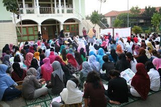 Indahnya Ukhuwah Saat Buka Bersama FE