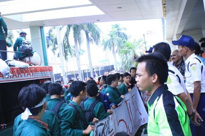 Kritik Santun Kebijakan, Demi Kemajuan UNJ