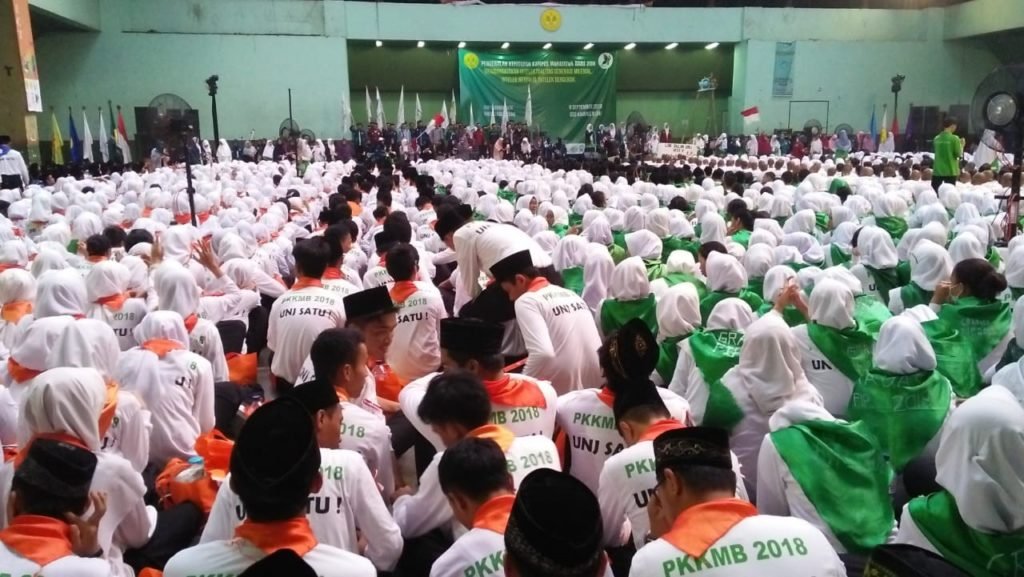 Parade UKM dan Virgoun Memeriahkan Closing PKKMB UNJ 2018