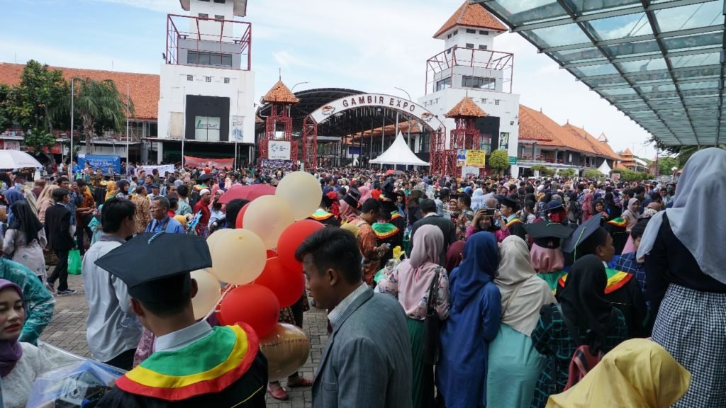 KEMERIAHAN WISUDA UNJ DI JIEXPO KEMAYORAN