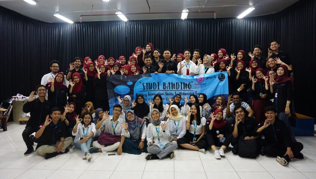 STUDI BANDING ECONOCHANNEL DENGAN DECODE MAGAZINE: OPEN TO CHANGE SHARE HIGH QUALITY INFORMATION