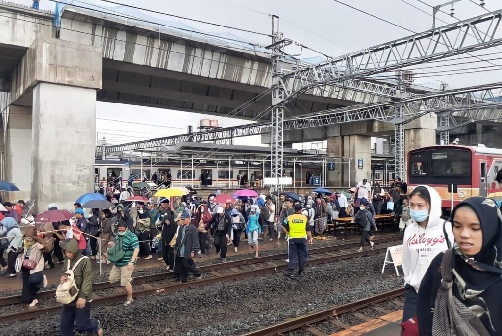Tumpukan Penumpang Pasca SO-5 di Stasiun Manggarai Tidak Terkendali, Ini Kata Anker