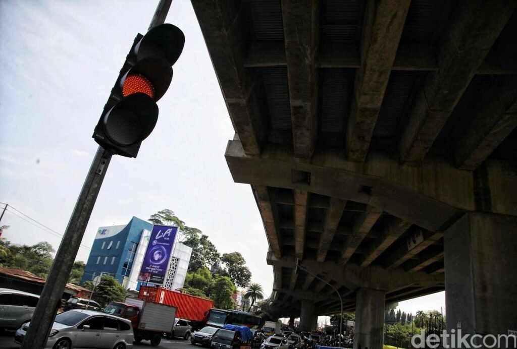 Lampu Merah Transyogi Cibubur, jadi Ramai Petisi dari Masyarakat untuk Dicopot