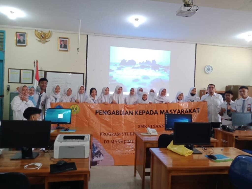 PENGABDIAN MASYARAKAT: PELATIHAN DIGITAL MARKETING BAGI SISWA SMK