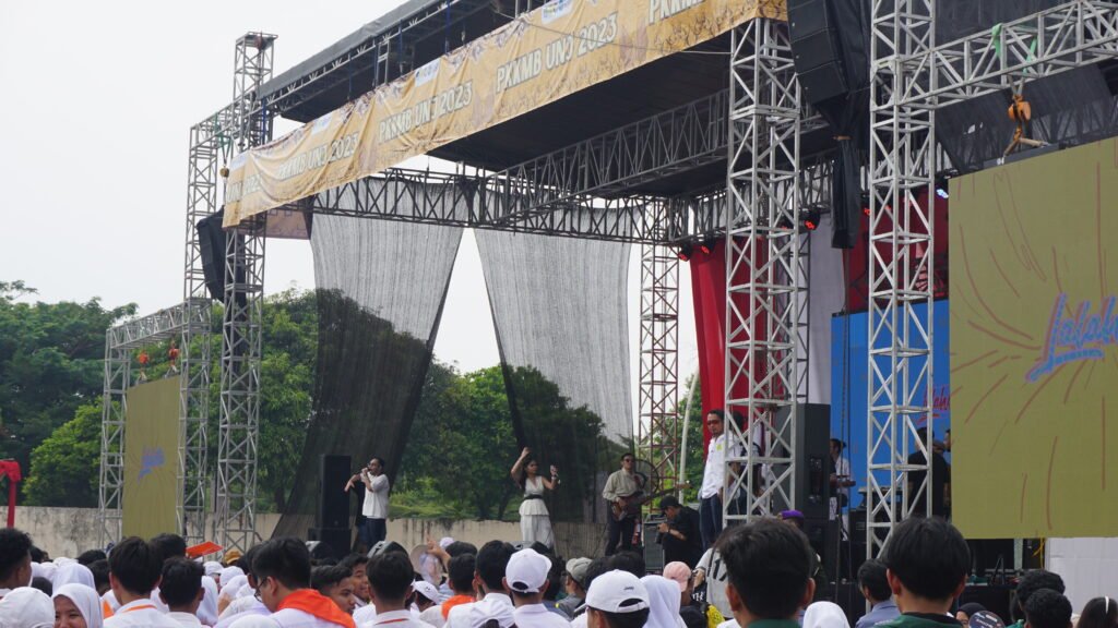 CLOSING PKKMB UNJ 2023 DITUTUP DENGAN PENAMPILAN SPEKTAKULER OLEH LALAHUTA