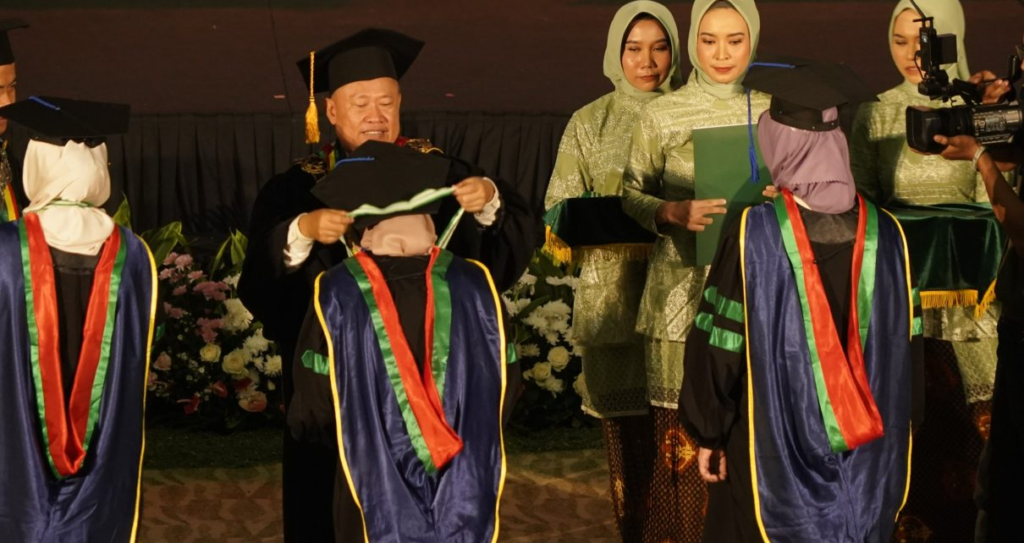 KEMERIAHAN WISUDA UNJ SEMESTER 118 DI SICC, FAKULTAS EKONOMI MEWISUDA SEJUMLAH 354 SARJANA