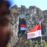 Misi Spider-Man di Tebing Hawu: Kibarkan Bendera Merah Putih dan Lawan Tambang